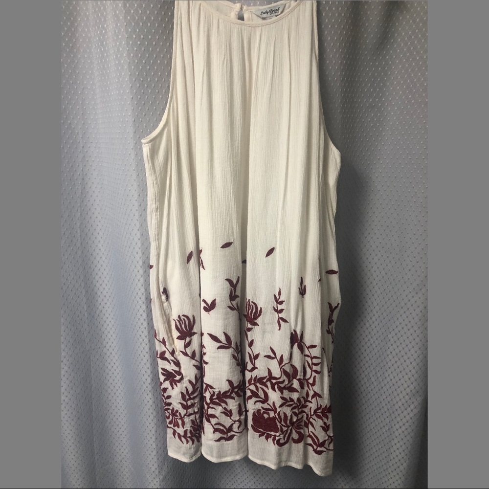 Embroidered Dress WITH POCKETS!!